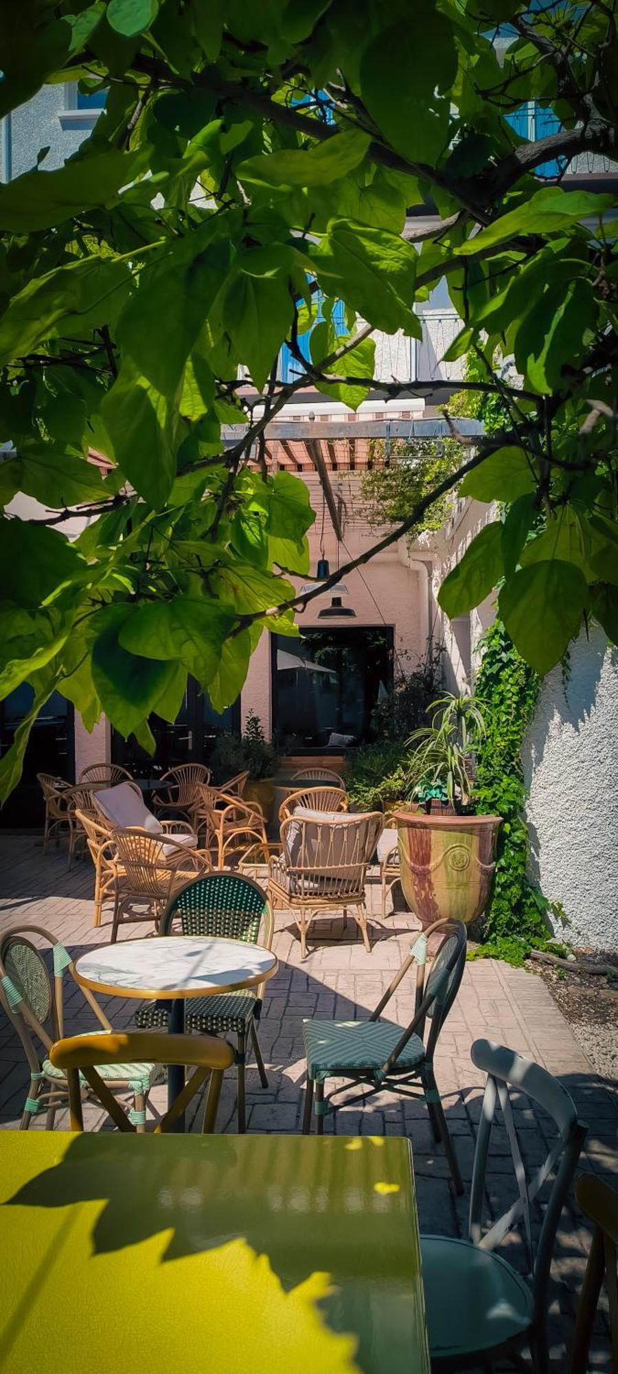 Logis Vignes Blanches*** Hotel Cosy Et Restaurant De Terroir Beaucaire  Zewnętrze zdjęcie